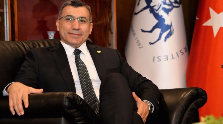 Dokuz Eylül Üniversitesi rektörü görevden alındı Dokuz Eylül Üniversitesi rektörü görevden alındı