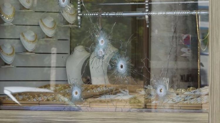 Kanlı soygun girişimi... İşyeri sahibini vurdular! Kanlı soygun girişimi... İşyeri sahibini vurdular!