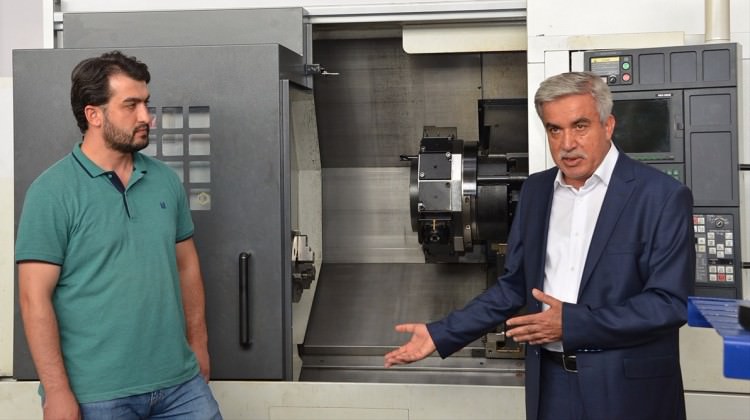 Konya'da 'CNC operatörü robot' üretildi Konya'da 'CNC operatörü robot' üretildi