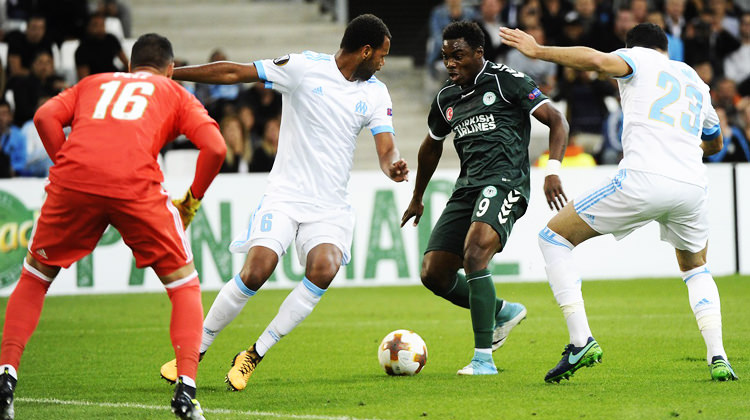 Konyaspor Fransa'da direğe takıldı Konyaspor Fransa'da direğe takıldı