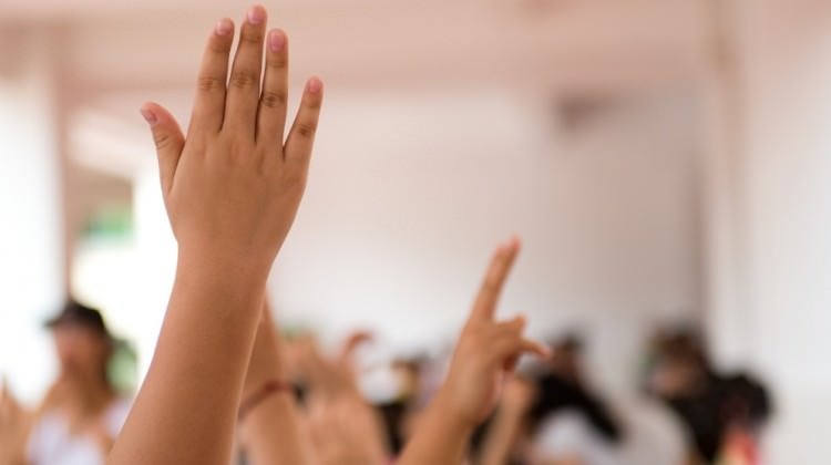 Okulun ilk günü çocuğunuzu yakından izleyin Okulun ilk günü çocuğunuzu yakından izleyin