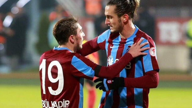 Trabzonspor'da 'Ömür'lük imza! Trabzonspor'da 'Ömür'lük imza!
