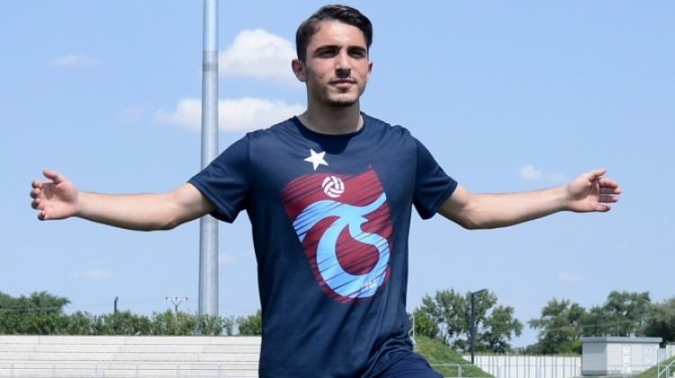 Türkiye onu konuştu! 5 vakit namazını kılıyor Türkiye onu konuştu! 5 vakit namazını kılıyor