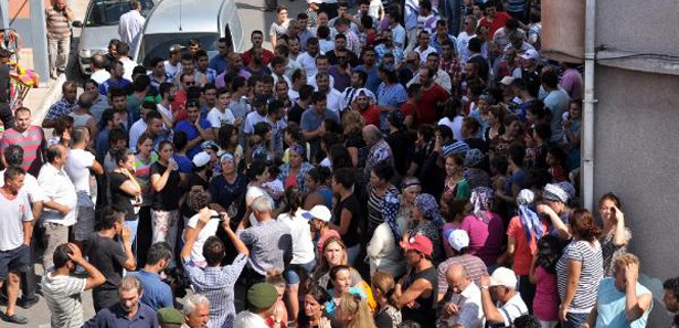 23 kişilik minbüs devrildi: 1 ölü, 38 yaralı 23 kişilik minbüs devrildi: 1 ölü, 38 yaralı