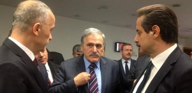 Çalışma Bakanlığını zayıflatan bantlar