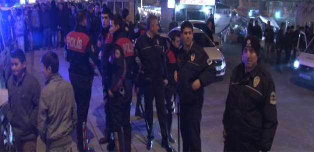 Ankara'da seçim kavgası: 4 yaralı 11 gözaltı Ankara'da seçim kavgası: 4 yaralı 11 gözaltı