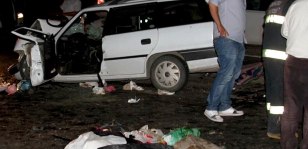 Balıkesir'de trafik kazası: 1 ölü, 1 yaralı Balıkesir'de trafik kazası: 1 ölü, 1 yaralı