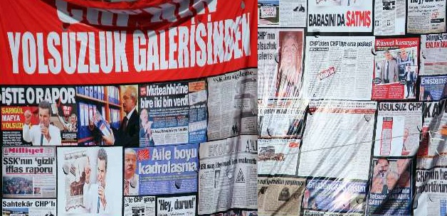 CHP'nin 'yolsuzlukları' galeri oldu CHP'nin 'yolsuzlukları' galeri oldu