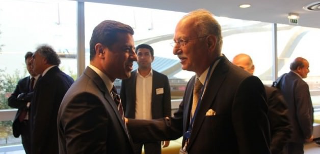Demirtaş ile İhsanoğlu birlikte görüntülendi Demirtaş ile İhsanoğlu birlikte görüntülendi