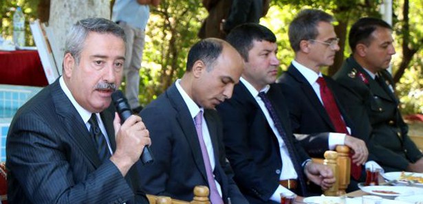 Diyarbakır Valisi Kıraç'ın kaçak elektrik isyanı Diyarbakır Valisi Kıraç'ın kaçak elektrik isyanı