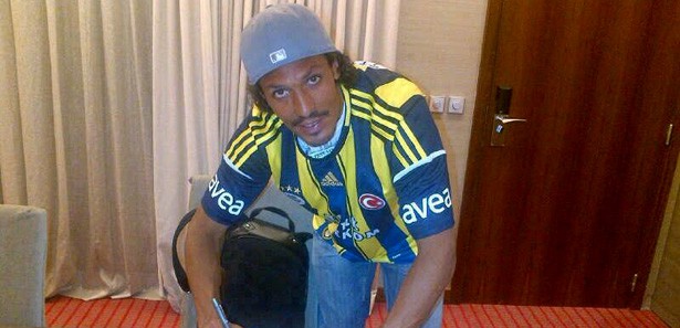Bruno Alves formayı giydi, imzayı attı! Bruno Alves formayı giydi, imzayı attı!