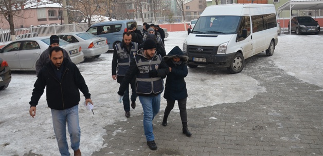 Iğdır'da gümrük operasyonu: 17 gözaltı Iğdır'da gümrük operasyonu: 17 gözaltı
