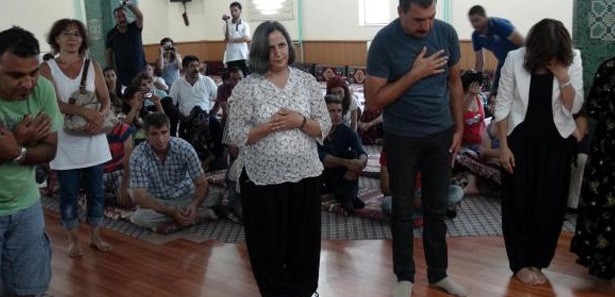 Gültan Kışanak Cemevinde semah döndü Gültan Kışanak Cemevinde semah döndü