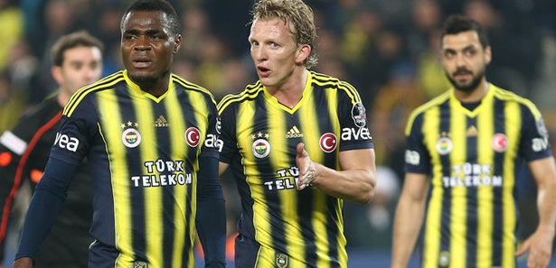 Kuyt ve Emenike, Sow'u yakaladı Kuyt ve Emenike, Sow'u yakaladı