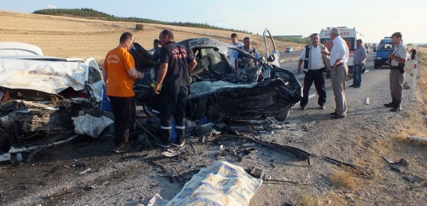 Kastamonu'da trafik kazası: 2 ölü, 3 yaralı Kastamonu'da trafik kazası: 2 ölü, 3 yaralı