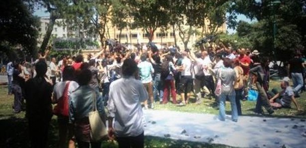Taksim Gezi Parkı'nın etrafı kapatılıyor Taksim Gezi Parkı'nın etrafı kapatılıyor