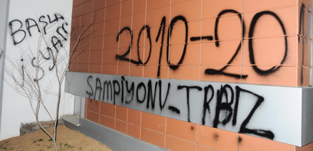 TFF binasına sprey boyalı tepki TFF binasına sprey boyalı tepki