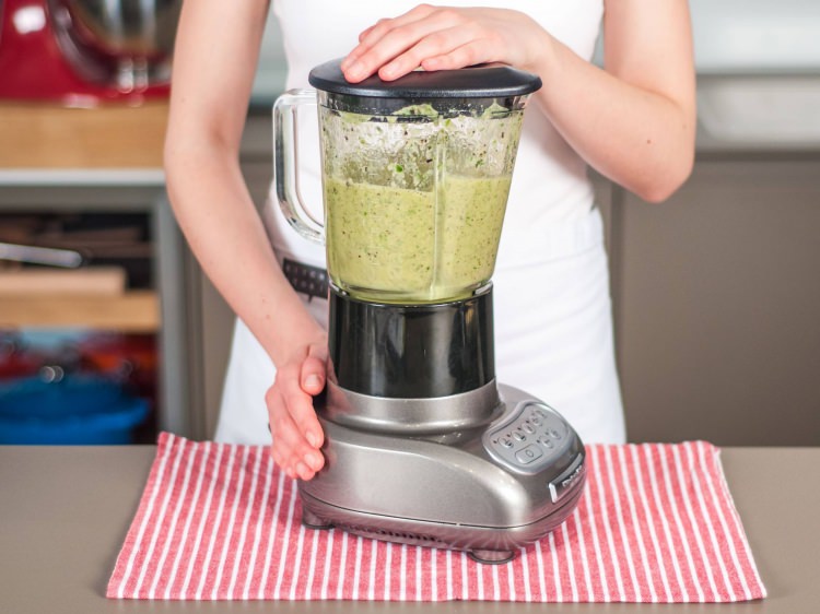 Detoks etkisi yaratan yeşil smoothie tarifi Detoks etkisi yaratan yeşil smoothie tarifi