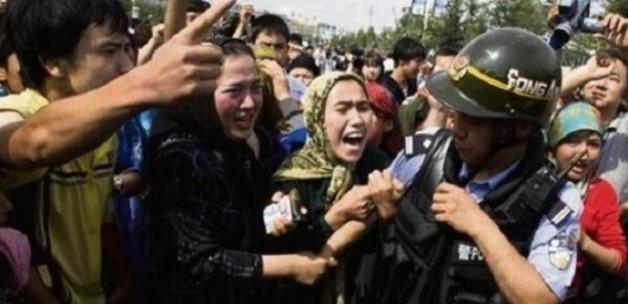 Doğu Türkistan'da başörtüye saldırı katliamı