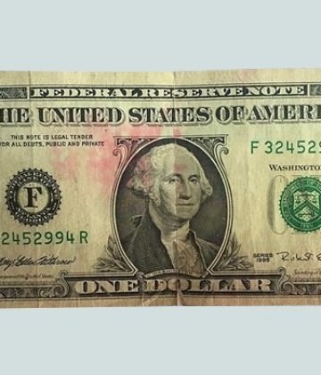 1 doları yolda bulduğunu iddia etti