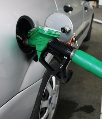 Akaryakıta &ccedil;ifte zam!