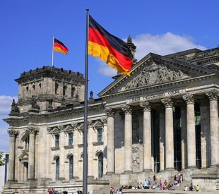 Almanya İsve&ccedil;'ten aşırı sağcı katili istedi