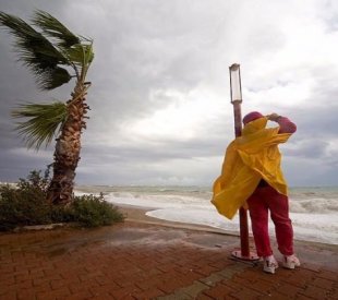 Avustralya'da şiddetli fırtına 2 can aldı