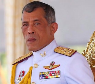 Tayland'da yeni kral g&ouml;reve başladı