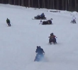 Vekil ve başkan kar motorundan d&uuml;şt&uuml;