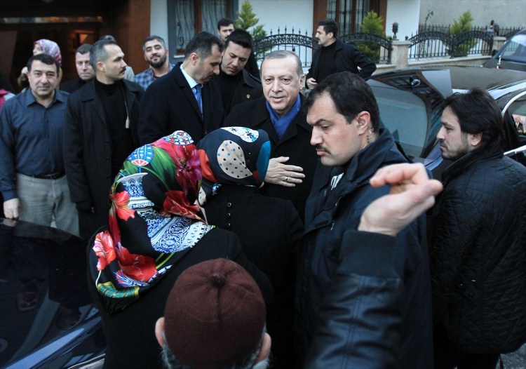 Nişan yüzüklerini Cumhurbaşkanı Erdoğan taktı