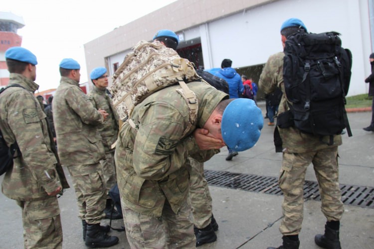 Silah arkadaşlarını böyle uğurladılar!