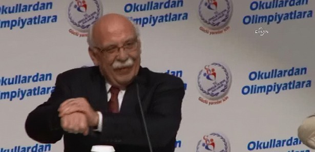 bakan_avcinin_kahkaha_attiran_o_hareketi13711243800_h1038180.jpg
