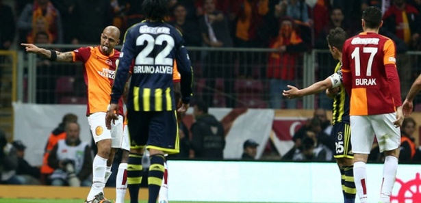 tumer_metin_meloyu_yerden_yere_vurdu13968140340_h1144704.jpg